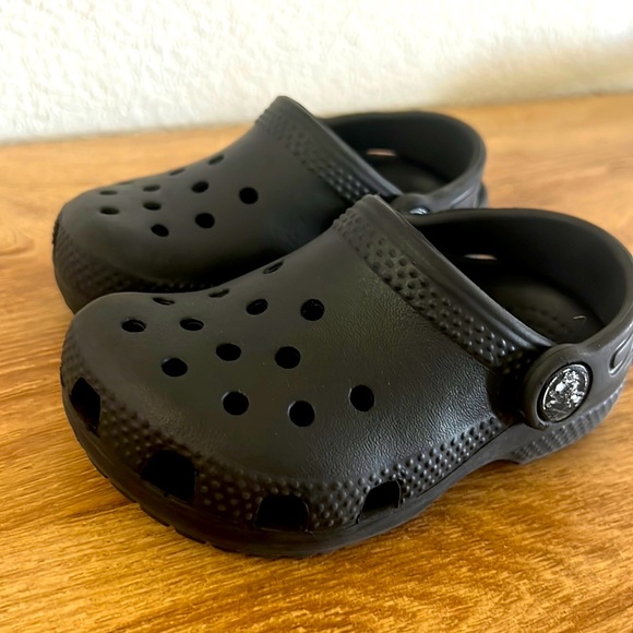 Toddler black crocks - Picture 1 of 3